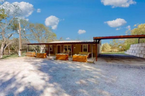 Peaceful 3BR 2BA Sleeps 6 Hot Tub Near Attractions